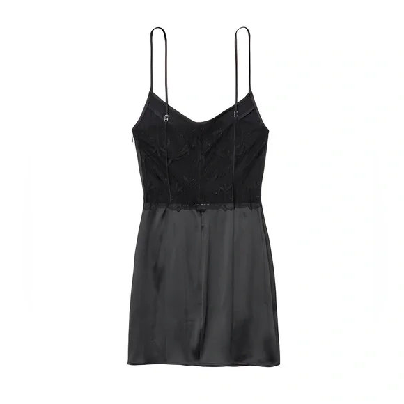 Victoria’s Secret Iris Lace Back Slip w/Side Zipper in Black Size L NWT